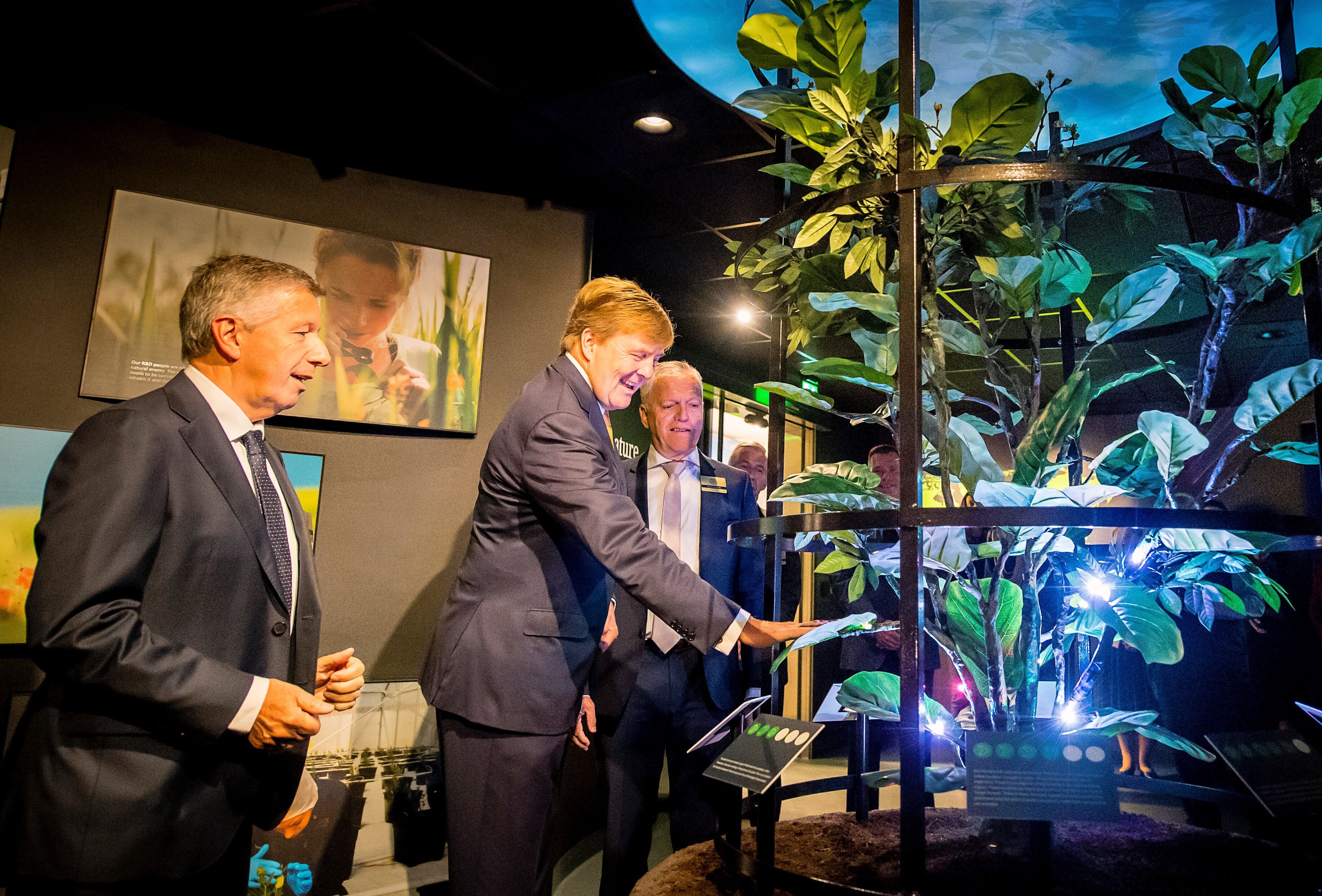 Eröffnung des Informationszentrums und königliche Ehrung des Koppert-Vorstands